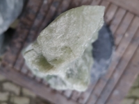 Speckstein; Einzelstck; aus Indien; Zitronengrn; 14.650 kg; mit Mineralieneinschluss