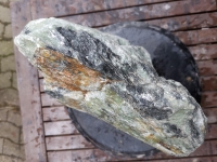 Speckstein; Einzelstck; aus Indien; schwarz-trkis; mit gelb-braun; 10.770 kg
