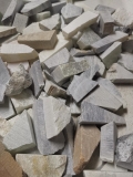 Speckstein- Amulettsteine; Kunterbund aus unserem Sortiment; 1 kg