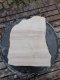 Alabaster; aus Europa; Scheibe; transparent-wei; mit dunklen Streifen; 3.430 kg